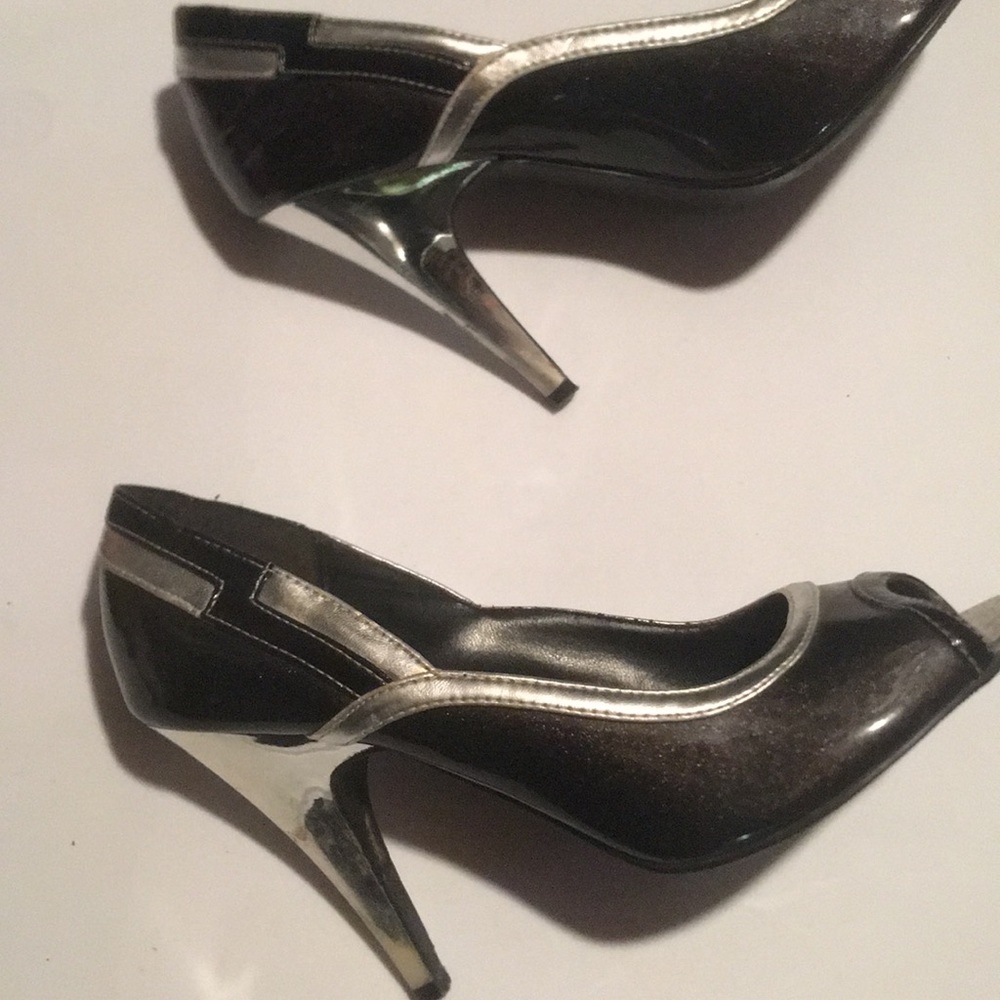 Shoes - Picture 3 of 4